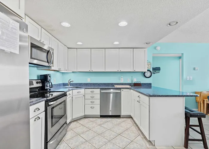 Golden Sands 701 Beachfront Family Escape *