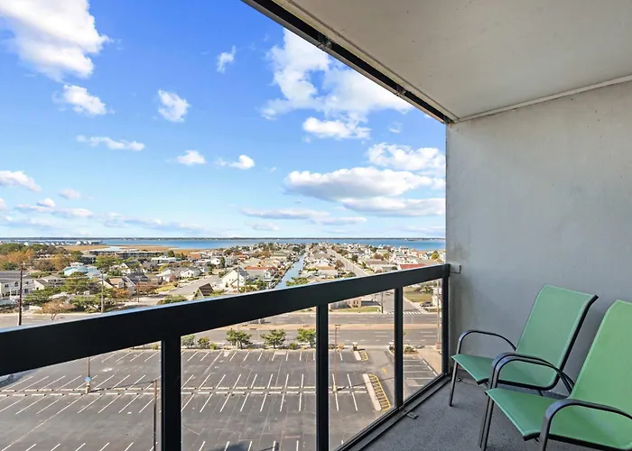 Golden Sands 701 Beachfront Family Escape *