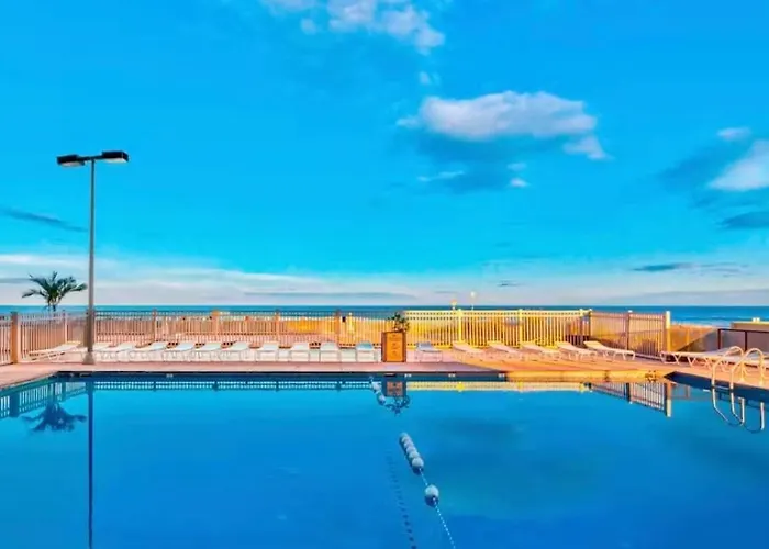 Golden Sands 701 Beachfront Family Escape *